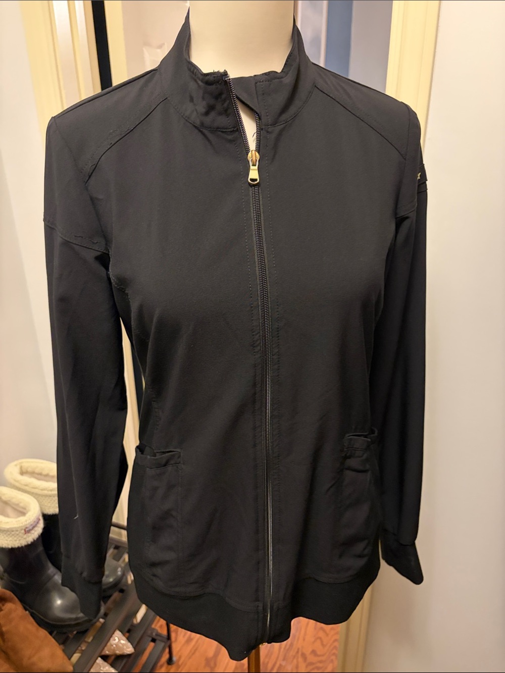 Cherokee ‘iflex’ Women’s Zip-Up Scrub Jacket in Black XS (Used, good condition)